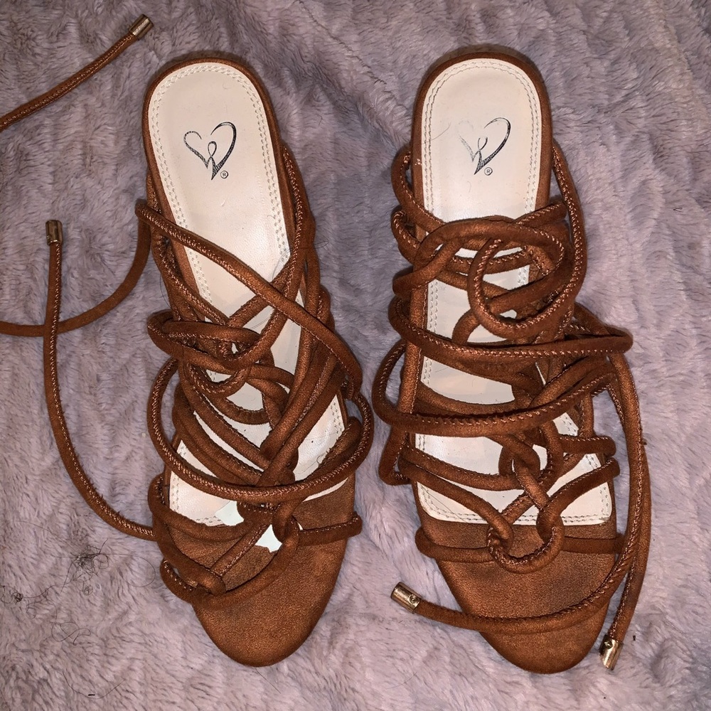 CAMEL BROWN LACE UP CHUNK HEELS